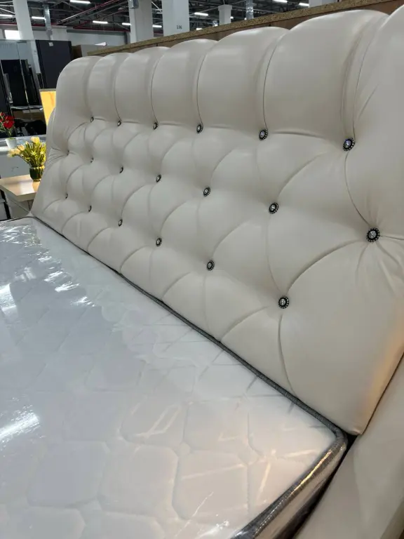 Royal Classic - Yotoqxona mebel to'plami