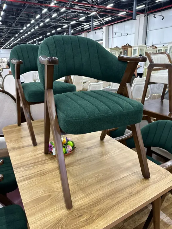 Hashamat va qulaylik uyg'unligi - Royal Oak stuli