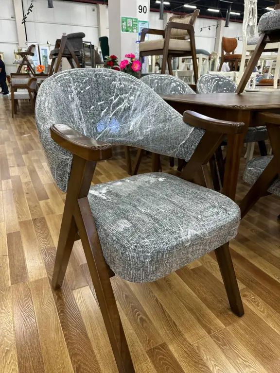 Hashamat va qulaylik uyg'unligi - Royal Oak stuli