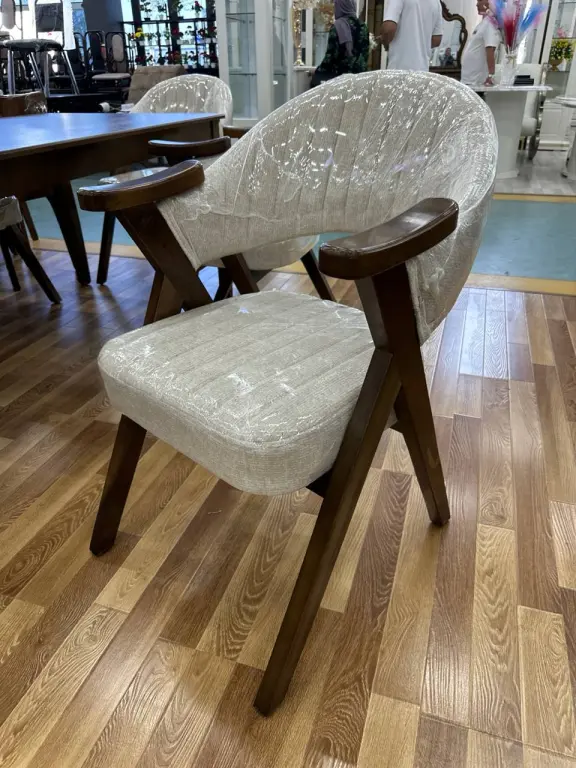 Hashamat va qulaylik uyg'unligi - Royal Oak stuli