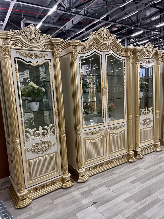 Premium klassik mehmonxona vitrinalari – Hashamat va nafislik uyg'unligi