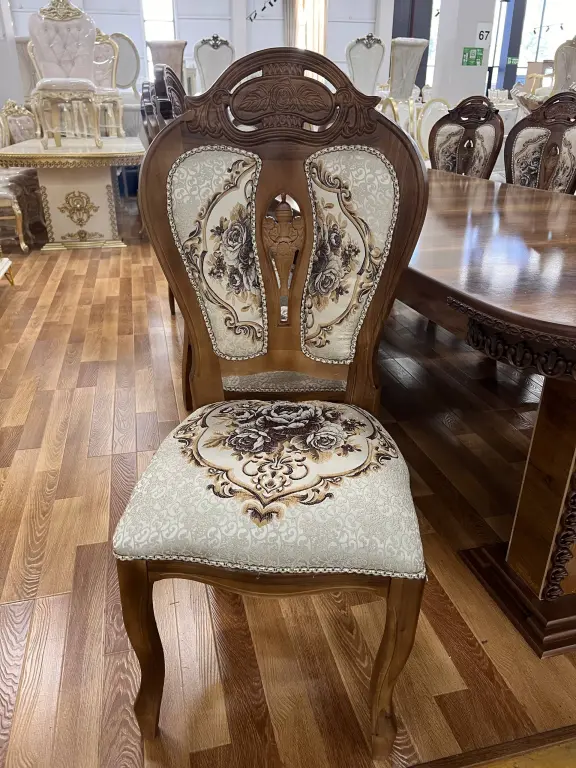 Royal Classic Walnut - Mehmonxona stol va stullar to'plami