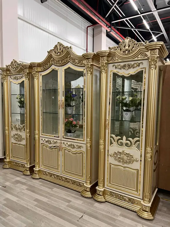 Premium klassik mehmonxona vitrinalari – Hashamat va nafislik uyg'unligi