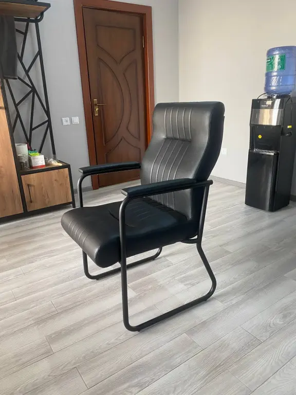Ofis uchun kreslo